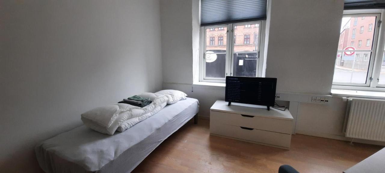 Private Room In A Shared Apartment Odense Esterno foto