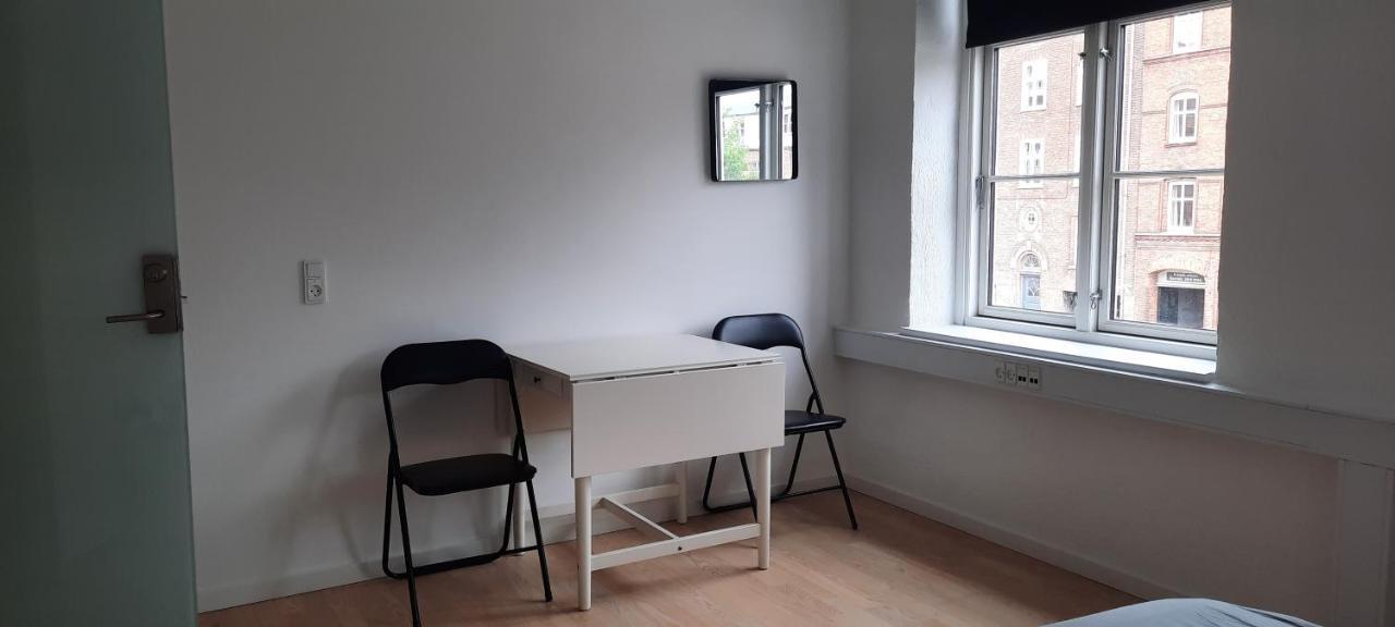 Private Room In A Shared Apartment Odense Esterno foto