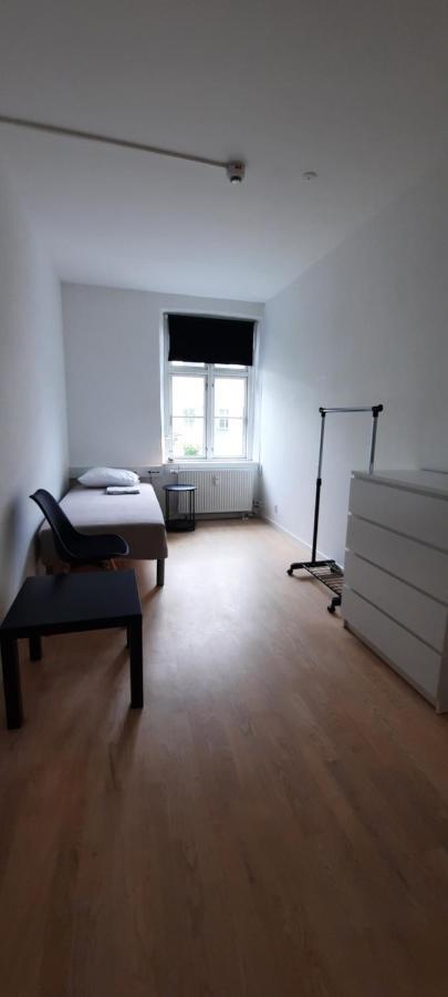 Private Room In A Shared Apartment Odense Esterno foto