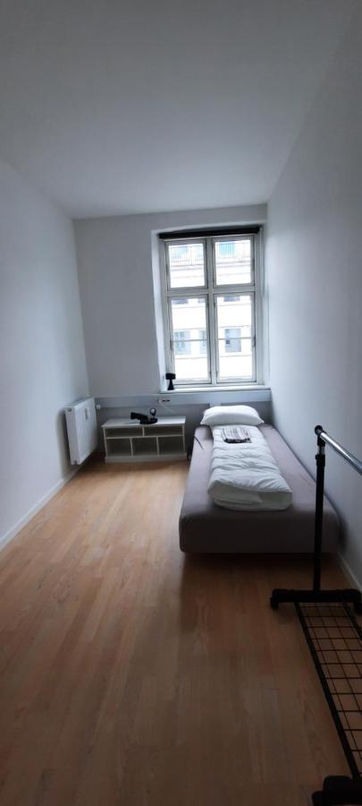 Private Room In A Shared Apartment Odense Esterno foto