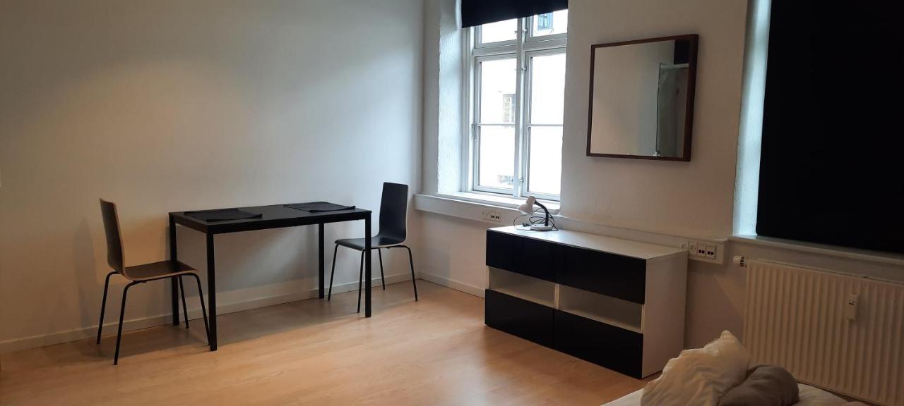 Private Room In A Shared Apartment Odense Esterno foto