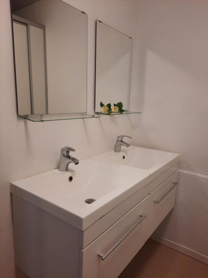 Private Room In A Shared Apartment Odense Esterno foto